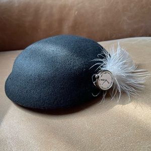 Vintage style feather clock retro brooch hat cloche